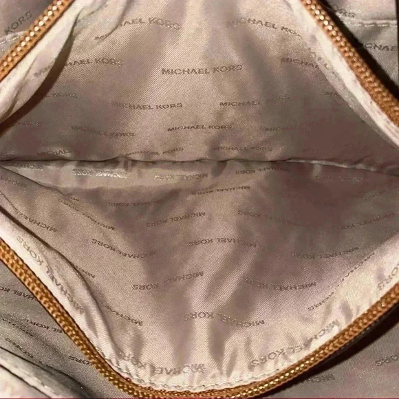 Michael Kors Women's Jet Set Chain - Picture 5 of 16